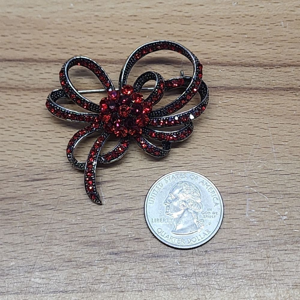 Vintage Red Rhinestone & Silver Ribbon Brooch - Picture 2 of 3